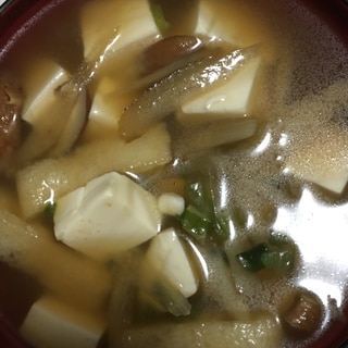 ごぼうと椎茸と豆腐のお味噌汁